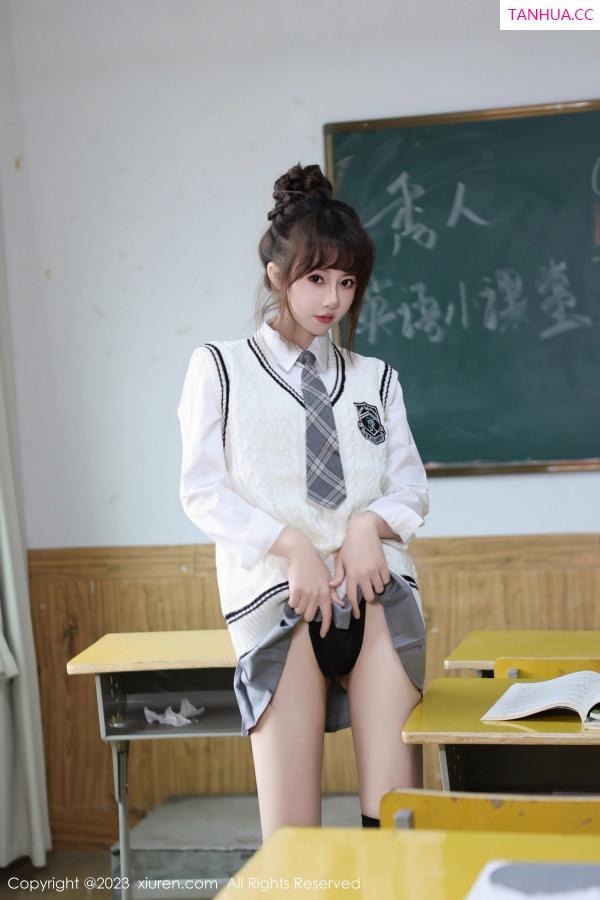   [XiuRen]高清写真图 2023.11.24 No.7712 白笑笑 黑丝美腿第14张图片